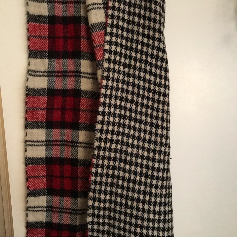 Steve Madden wide houndstooth plaid scarf